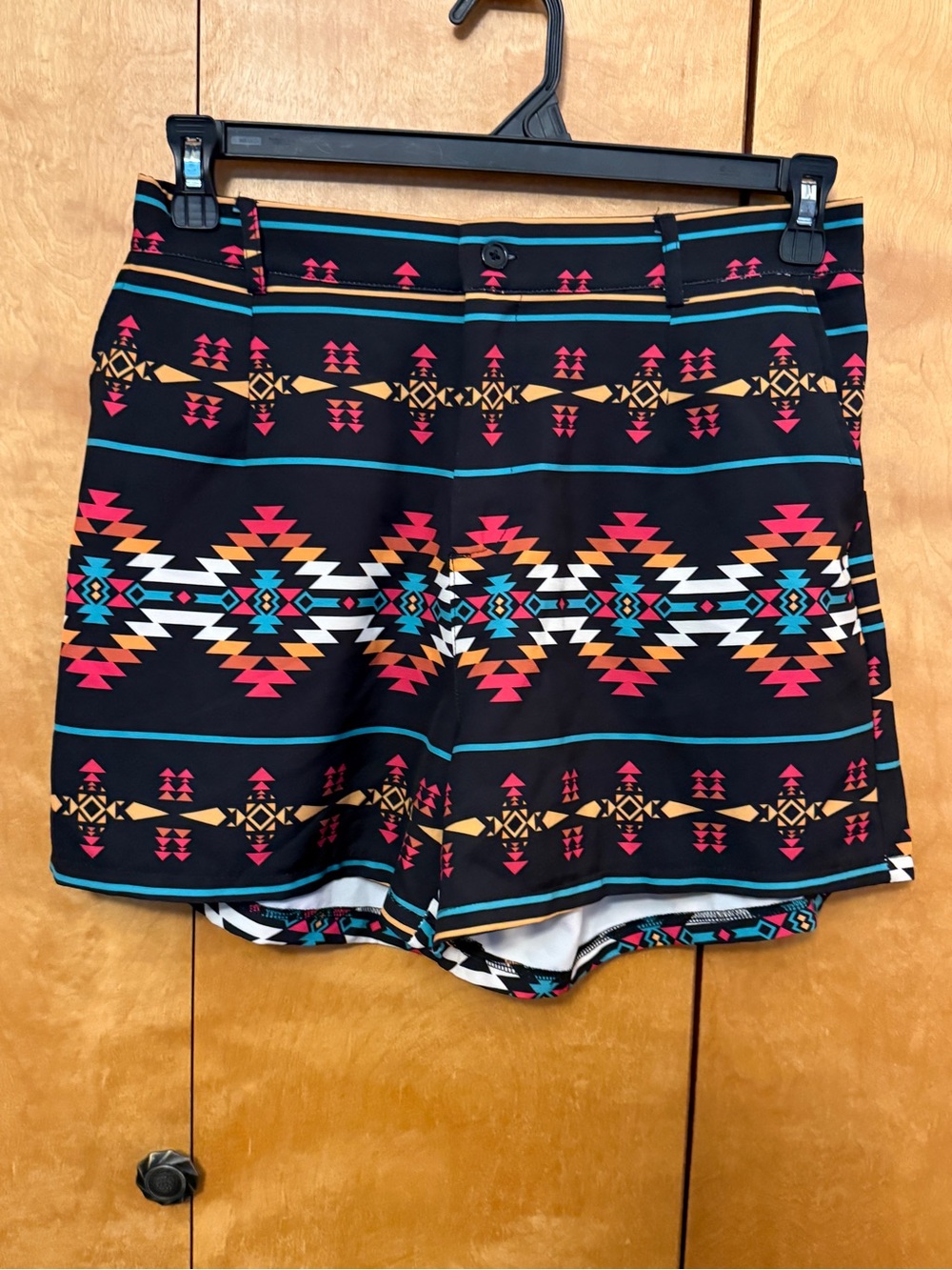 Rowdy Crowd Clothing Aztec Print women Black shorts Size XL